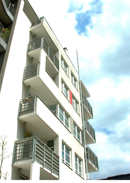 Mehrfamilienhaus Balkone